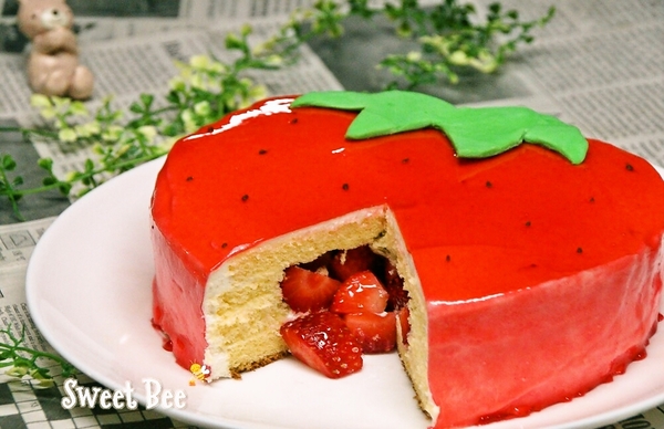 トリプルイチゴケーキ