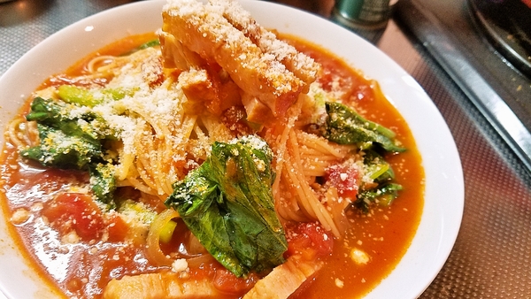小松菜とベーコンのトマトスープパスタ
