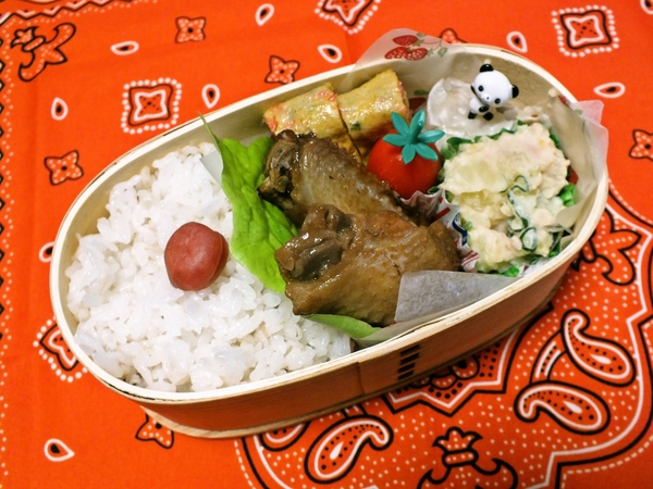 手羽先の煮物弁当2