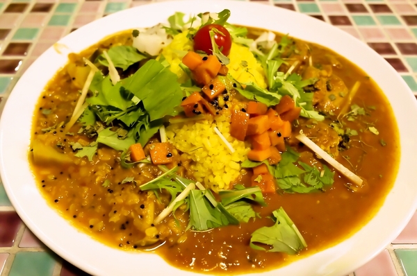 スパイシーチキン＆レンズ豆野菜カリーの合いがけ