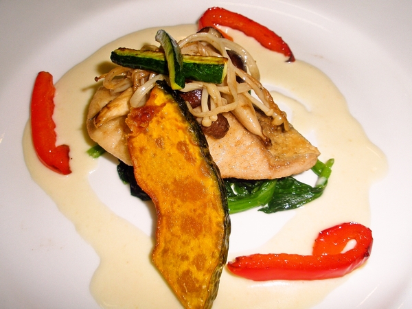 鰆のムニエル 味噌クリームソース 彩り野菜添え