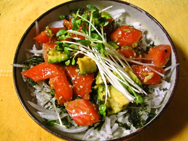 サーモンのポキ丼
