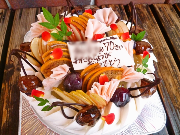 旬のデコレーションケーキ