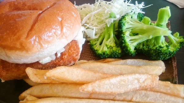 モスのフィッシュバーガーを持ち帰り