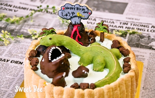 恐竜ケーキ