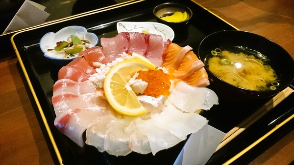はっちゃく＠丹波市氷上町の「海鮮こぼれ丼」