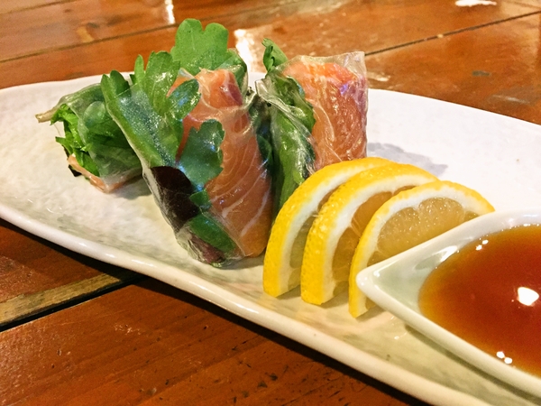 京春菊とサーモンの生春巻き