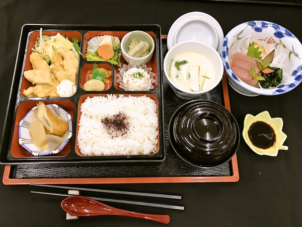 笹の葉 三重県鈴鹿市秋永町