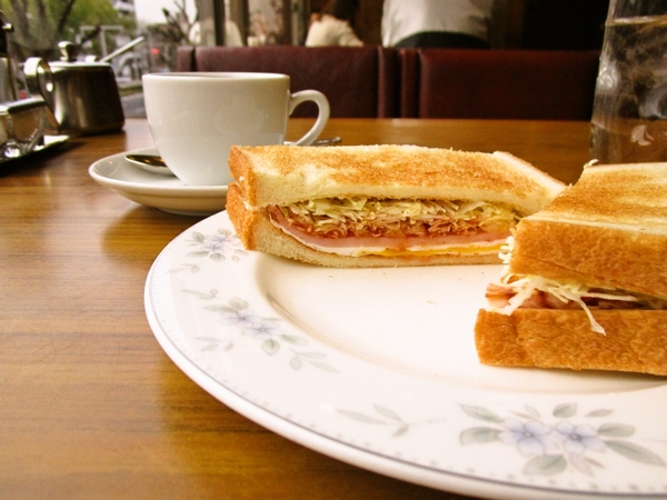 喫茶店のモーニング