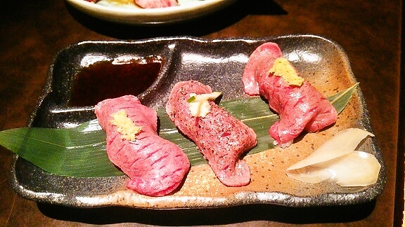 焼肉やで牛寿司