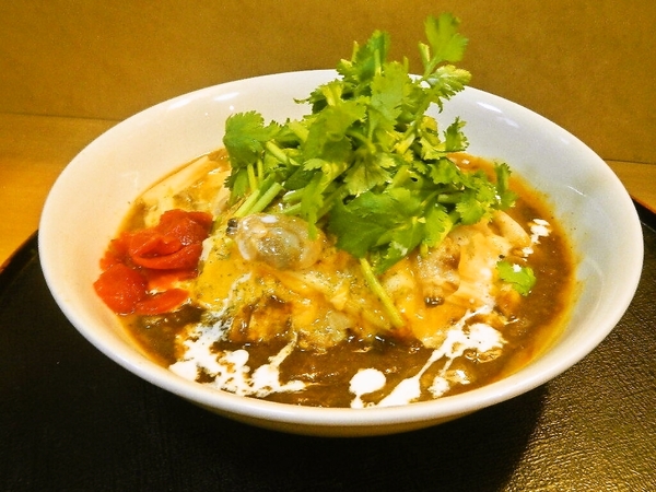 深川姉御家の深川カレーオムめしパクチーのっけ盛り