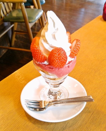 いちごパフェ☆