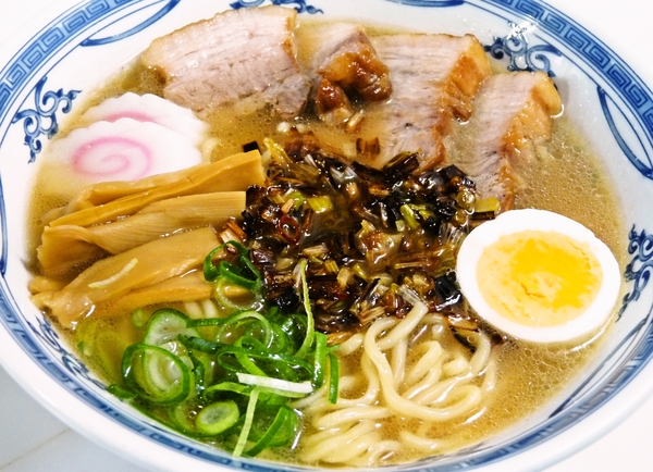 豚バラ叉焼と焦がしネギのラーメン