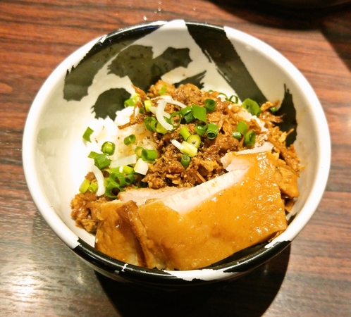 ラーメン屋さんの角煮チャーシューがのったご飯☆