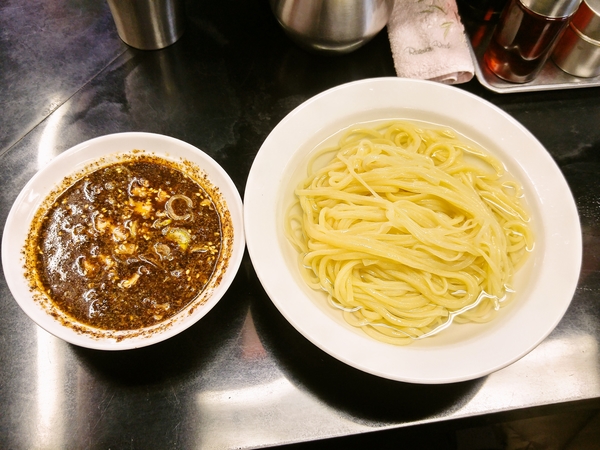 バシッ！バシッ！１本が２本２本が４本に～な手打ちつけ麺☆