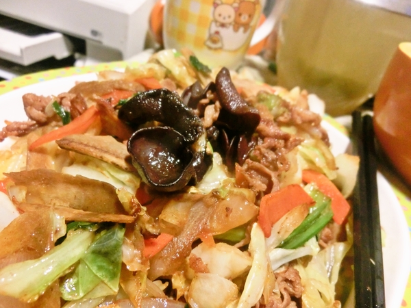 真夜中の肉野菜キノコ炒め
