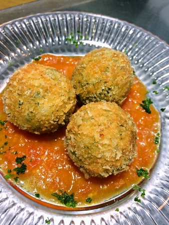 ネオンレイン　「セリとポテトのチーズコロッケ」