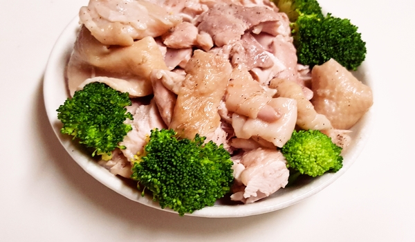 鶏肉のニンニク茹で