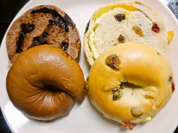 チョコベーグル＆クリームチーズ入りフルーツベーグル♪