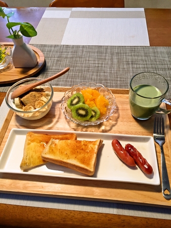 主人、朝食
