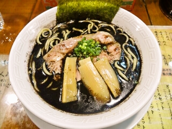 黒豚ラーメン（焦がしニンニク）