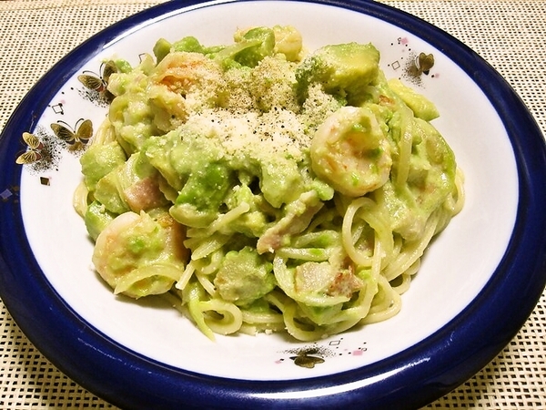 海老とアボカドのパスタ