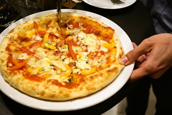 C by favyの500円ピザ
