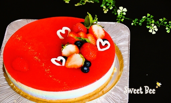 イチゴのレアチーズケーキ