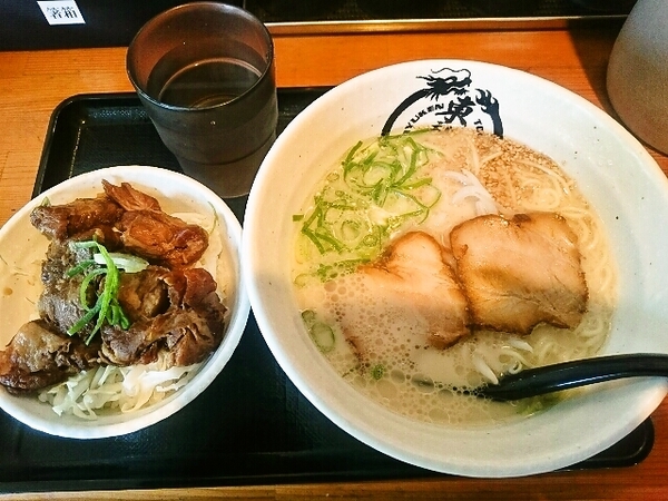 東龍軒のとろとろ軟骨丼セット