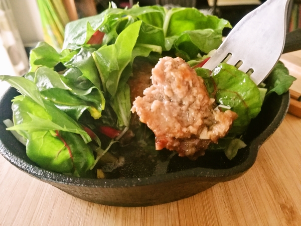 サラダたっぷりハンバーグ