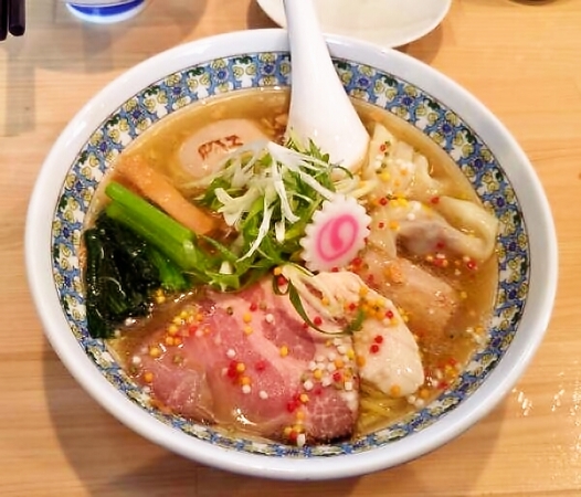 巌根駅のお店の塩らーめん☆