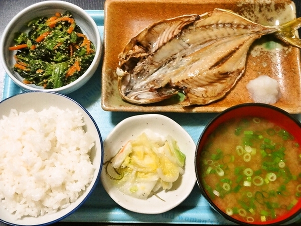 今日の朝食(ブリの開き)