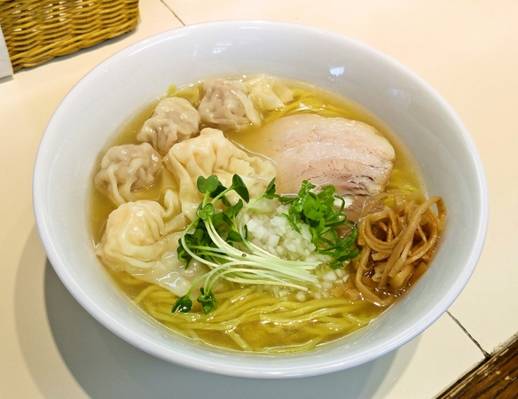 姉崎のお店のわんたん麺☆