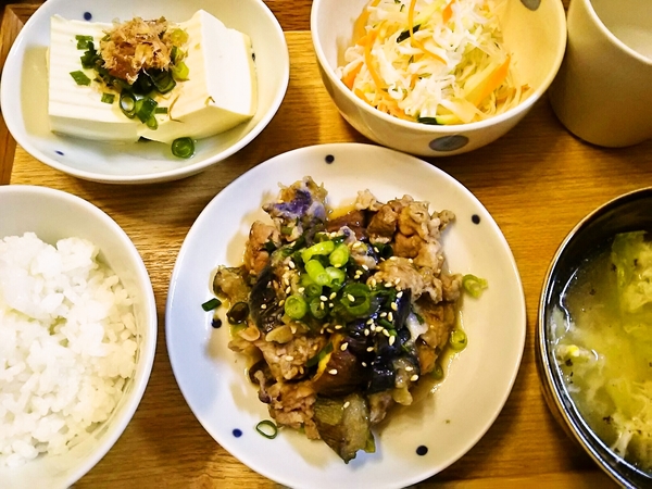 豚肉とナスの炒め物の晩ごはん