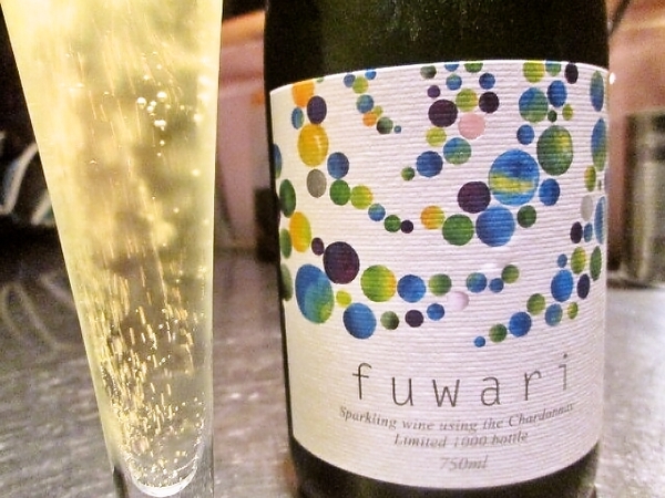 神戸ワインのスパークリングワイン「fuwari」/ルボングー・那覇
