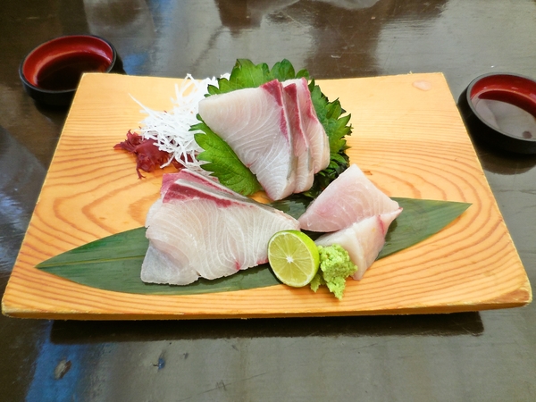 徳島うずしお漁港　すだちぶりの刺身