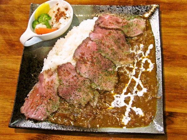 ローストビーフカレー ドッグカフェのルブダンにて