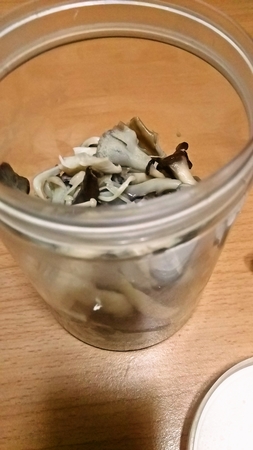 きのこを塩漬けすると
