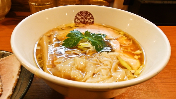 行列必至！とうひちの鶏醤油らぁ麺。