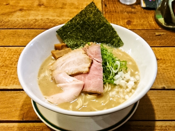 麺屋ソミーズ＠福知山駅前の節系魚介鶏パイタンの１．５玉盛り