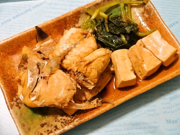 煮魚(カワハギのアラとフグの身)