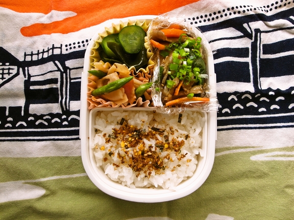 ・鶏肉とまいたけの味噌炒め弁当