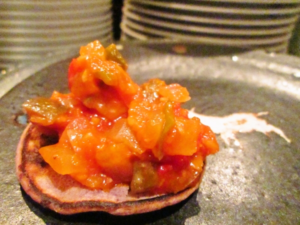 紅芋のクレープに載った島野菜のラタトゥイユ