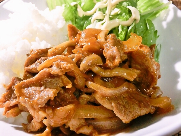 簡単!豚こま肉としめじで節約ポークチャップ