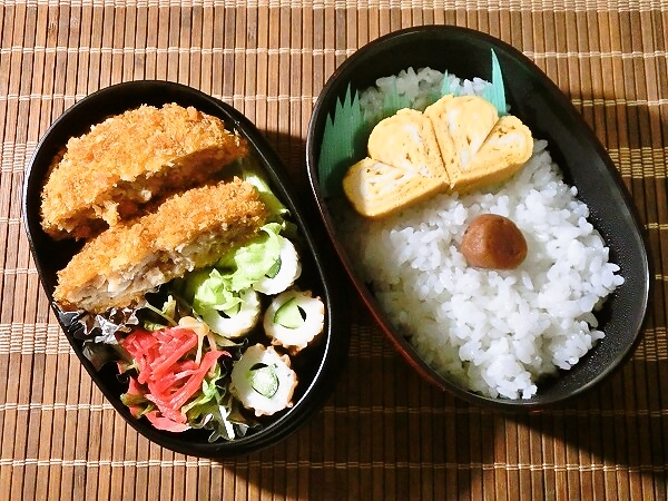 卵をハートで可愛く弁当