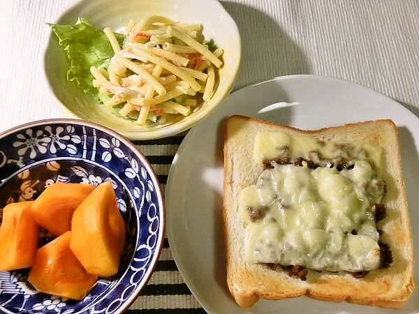 合挽そぼろの和風トースト昼ごはん