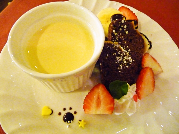 香川県三木町にある「パスタの店　山猫軒」。二人で食べるクリスマスセット。本日のデザート。