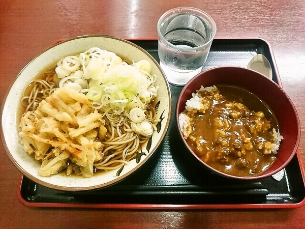 かき揚げそばとミニカレー