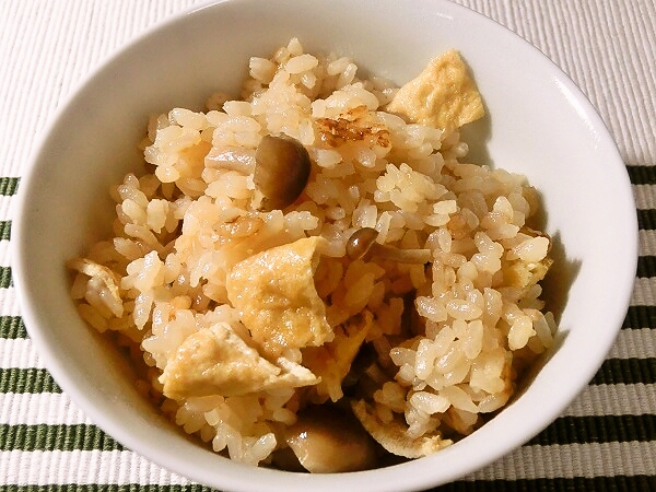 しめじと油揚げの炊き込みご飯
