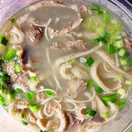 ひつじ肉とセンマイの湯麵